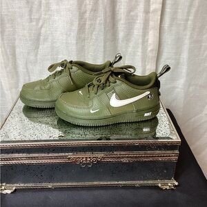 Nike Kids Air Force I LV8 Utility- Olive- Kids sneakers; Size: 10C